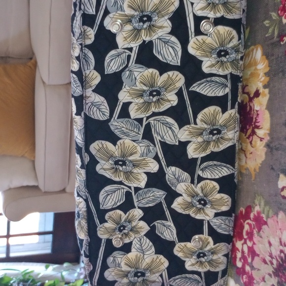 La Reina Large Duffle Carry on Bag with matching little coin Very Good Condition - Picture 6 of 10